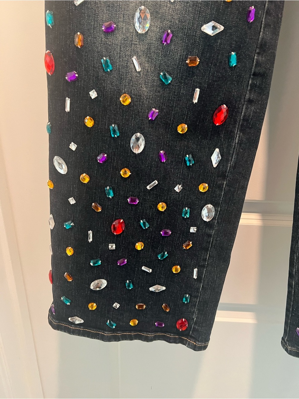 Beautiful NEW AKIRA Ash Black Straight-Leg Jeans, Multicolor Gem Embellishments - Picture 7 of 12